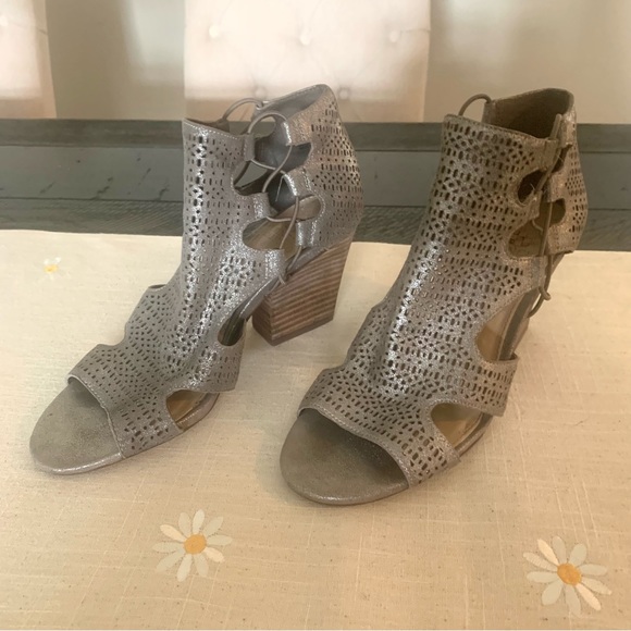 Vince Camuto Lasercut Silver Stacked Heel Sandal - Picture 5 of 9